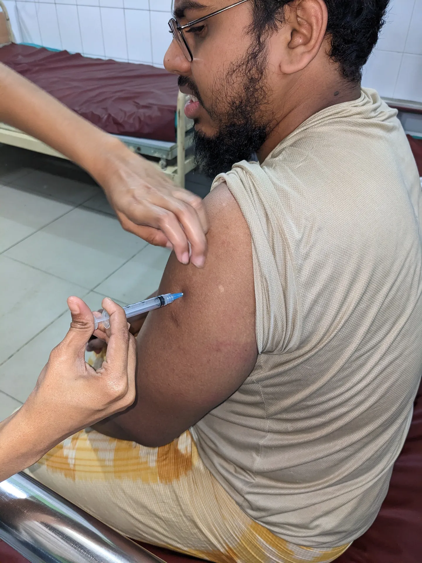 হামলার পর হাসপাতালে চিকিৎসাধীন